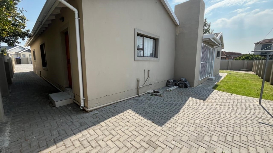 To Let 4 Bedroom Property for Rent in Fountains Estate Eastern Cape